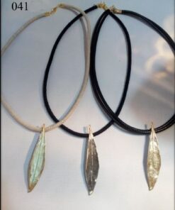 Necklace with a small olive leaf -041