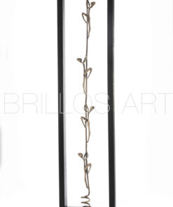 Μπρούτζινη φιγούρα σε ξύλινο πλαίσιο