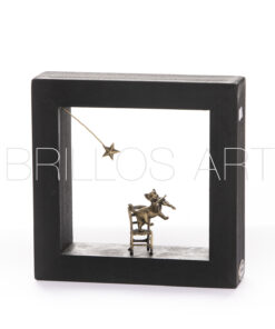 Μπρούτζινη φιγούρα σε ξύλινο πλαίσιο