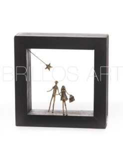 Μπρούτζινη φιγούρα σε ξύλινο πλαίσιο