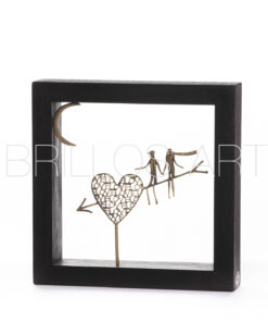 Μπρούτζινη φιγούρα σε ξύλινο πλαίσιο