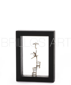 Μπρούτζινη φιγούρα σε ξύλινο πλαίσιο