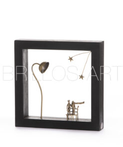 Μπρούτζινη φιγούρα σε ξύλινο πλαίσιο