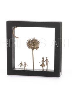 Μπρούτζινη φιγούρα σε ξύλινο πλαίσιο