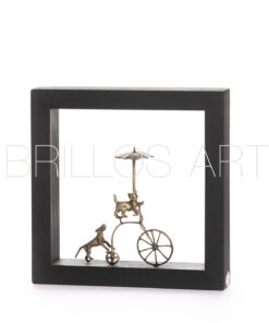 Μπρούτζινη φιγούρα σε ξύλινο πλαίσιο