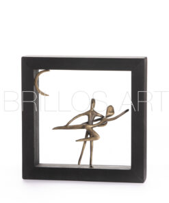 Μπρούτζινη φιγούρα σε ξύλινο πλαίσιο