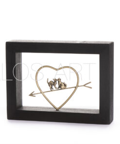 Μπρούτζινη φιγούρα σε ξύλινο πλαίσιο