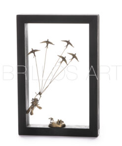 Μπρούτζινη φιγούρα σε ξύλινο πλαίσιο