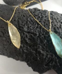 Κολιέ με μικρό φύλλο ελιάς και ασημένια επίχρυση αλυσίδα - 050